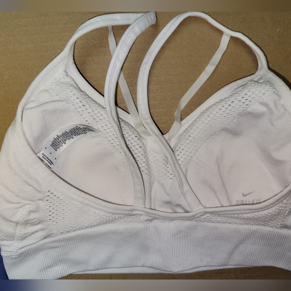 4 Nike Sports bras Med - Picture 4 of 16